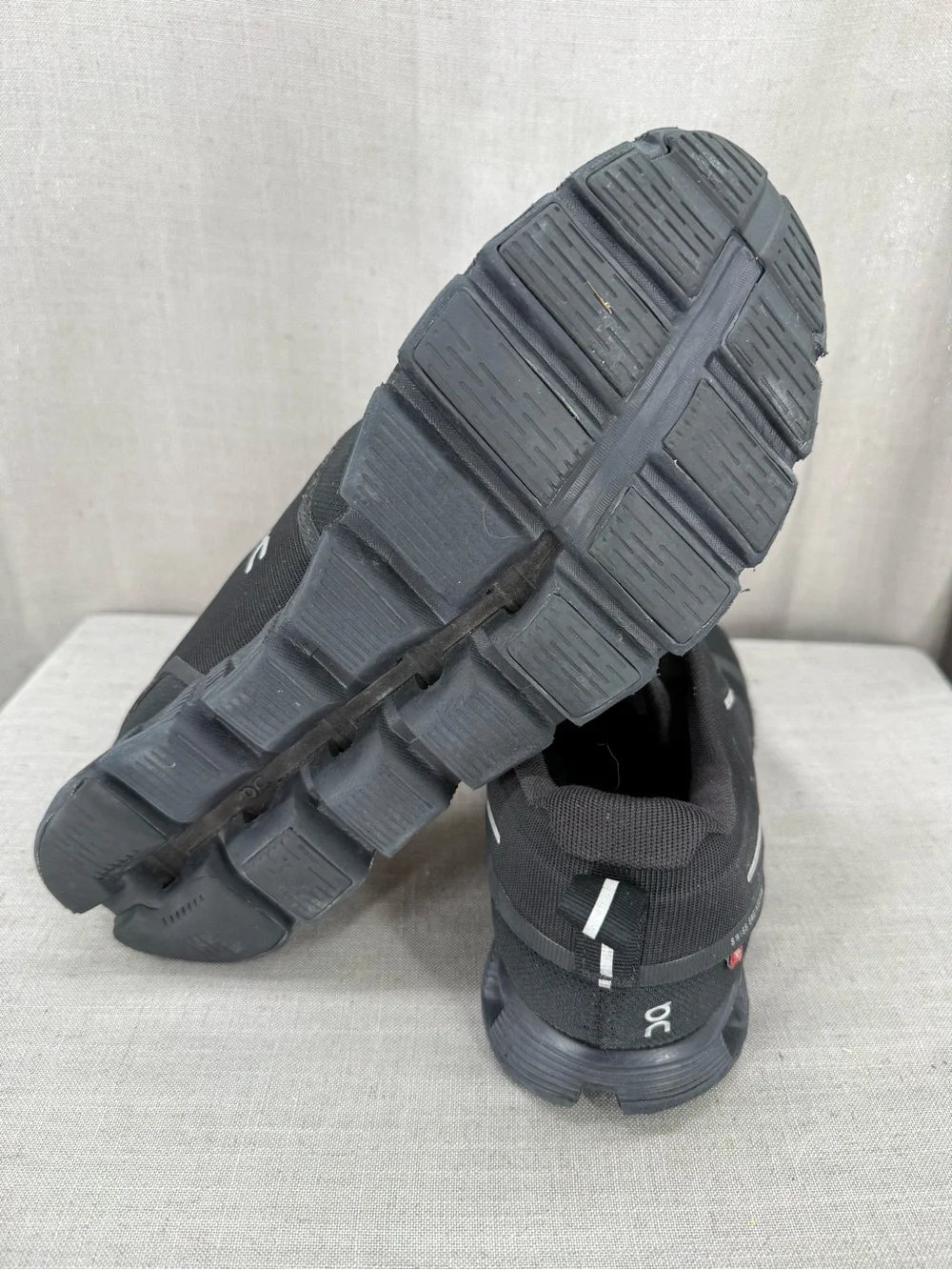 On running Cloud 6 Waterproof Black Casual Running Shoes | Men's Size 11.5 US